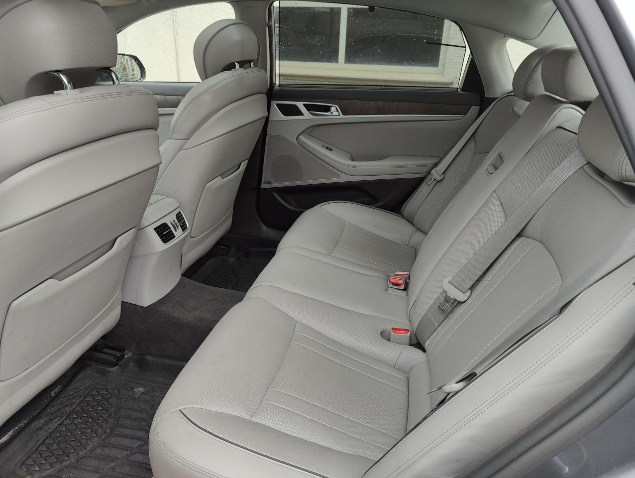 2015 Hyundai Genesis Luxury Package! Nav! Cooled Seats! - Photo #28