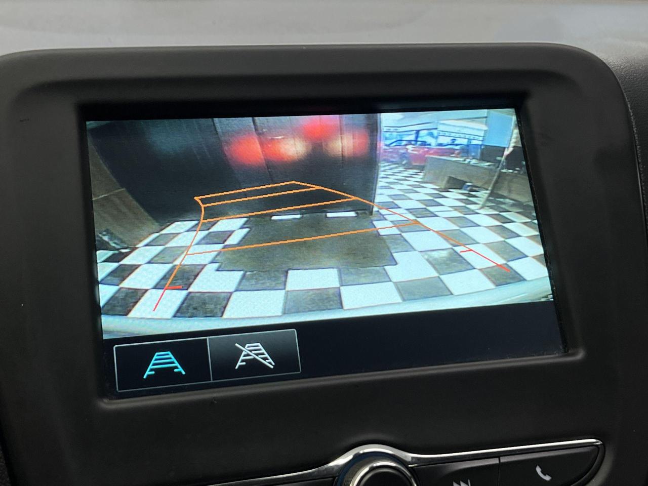 2018 Chevrolet Equinox LS+ApplePlay+Camera+Remote Start+CLEAN CARFAX Photo11