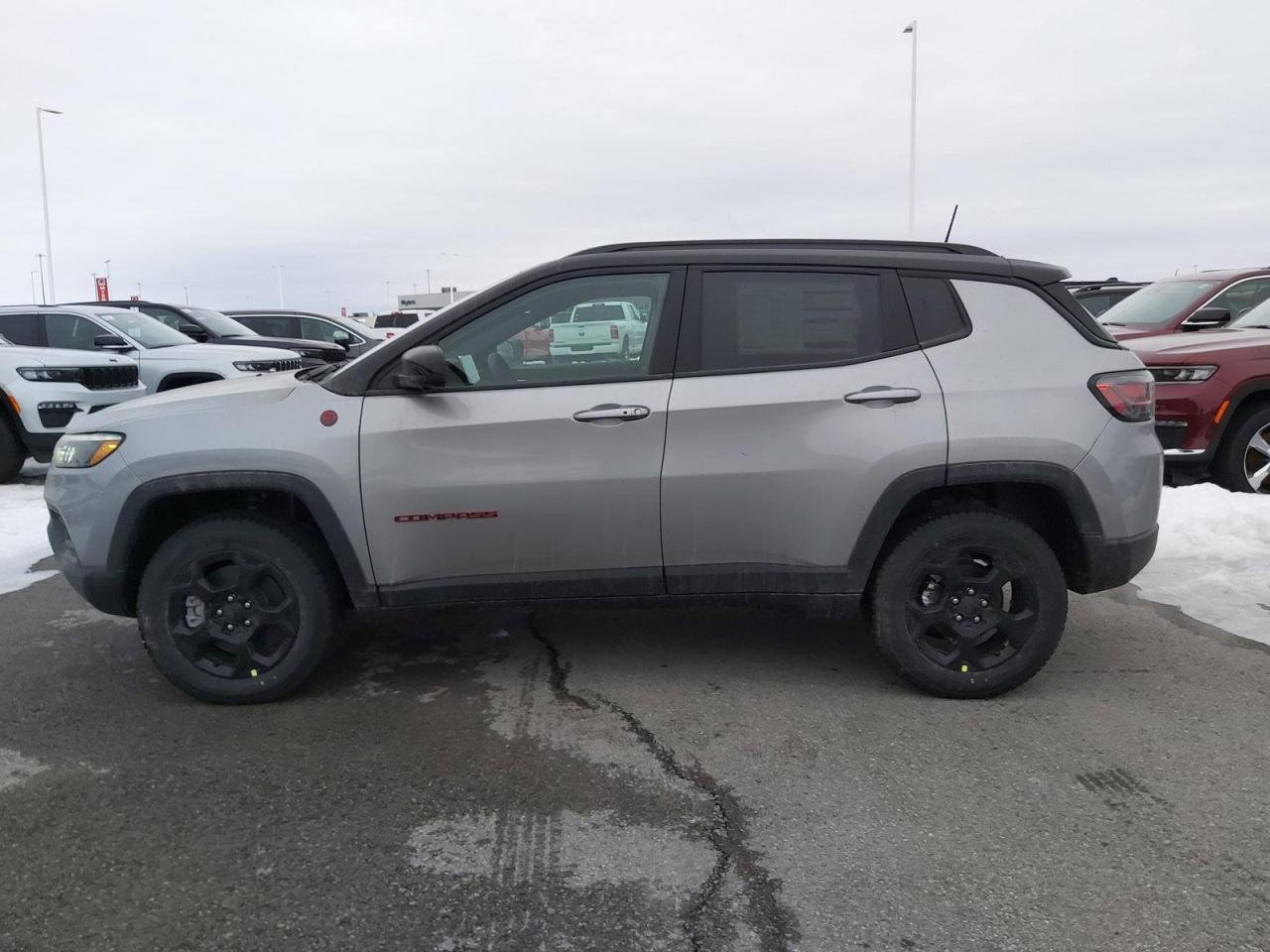 2023 Jeep Compass Trailhawk Photo3