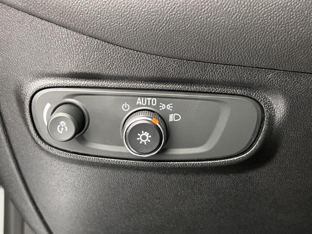 2018 Chevrolet Equinox LS+ApplePlay+Camera+Remote Start+CLEAN CARFAX Photo43