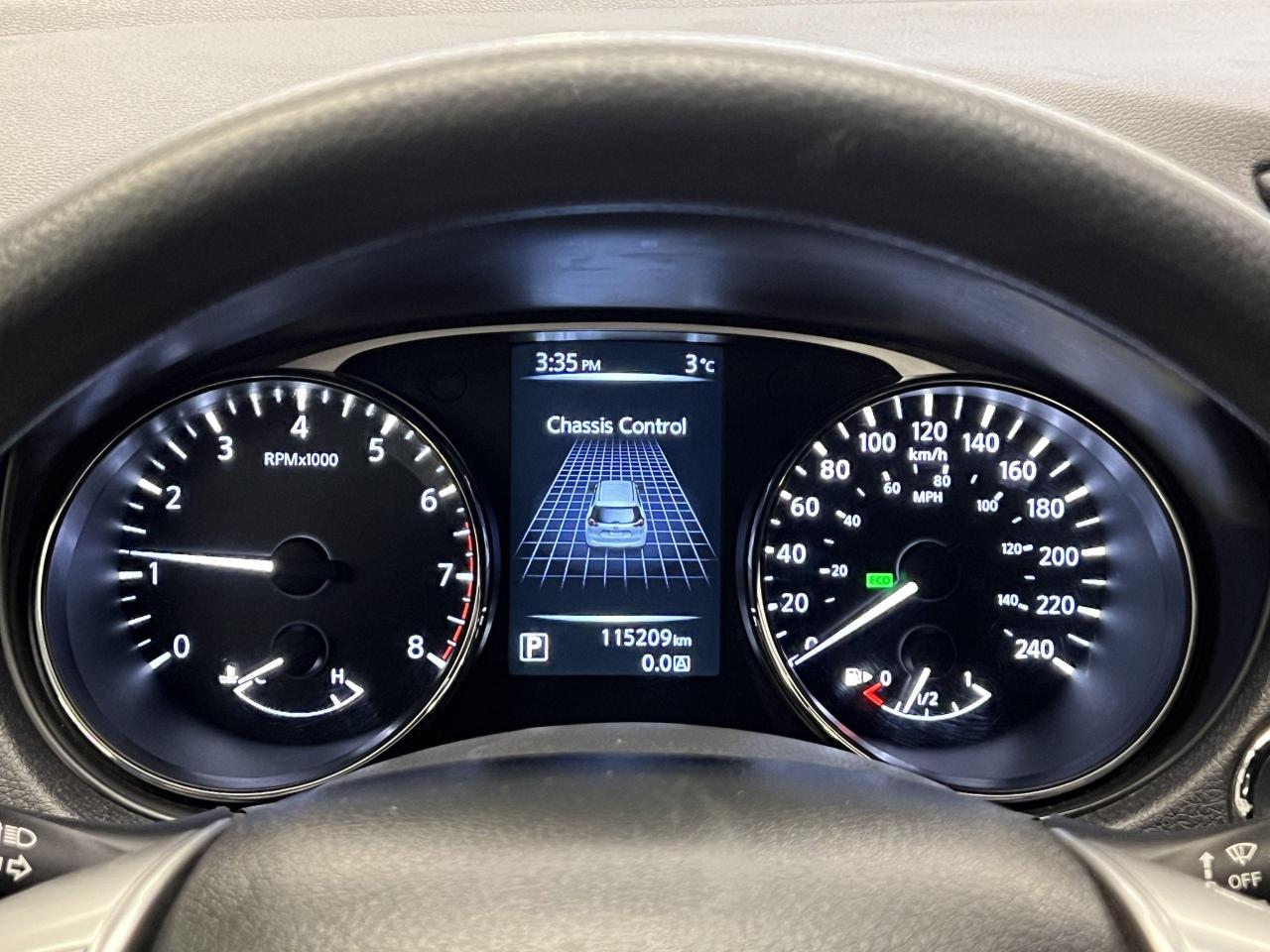 2016 Nissan Rogue SV+New Tires & Brakes+Camera+Bluetooth+A/C - Photo #16