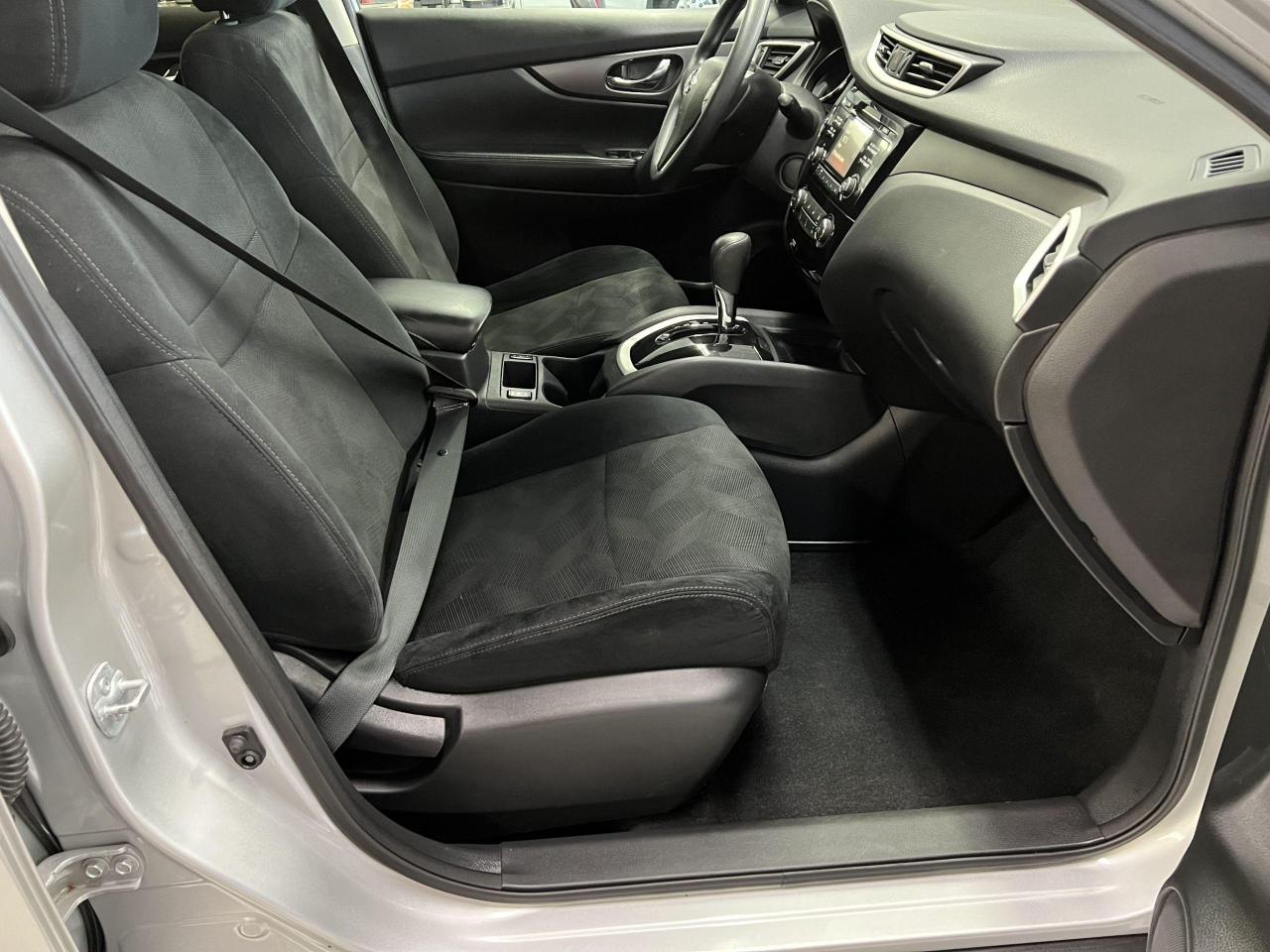 2016 Nissan Rogue SV+New Tires & Brakes+Camera+Bluetooth+A/C - Photo #21