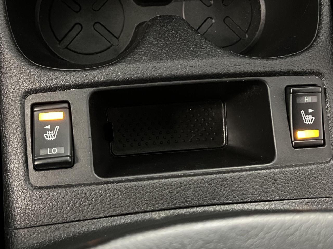 2016 Nissan Rogue SV+New Tires & Brakes+Camera+Bluetooth+A/C - Photo #32