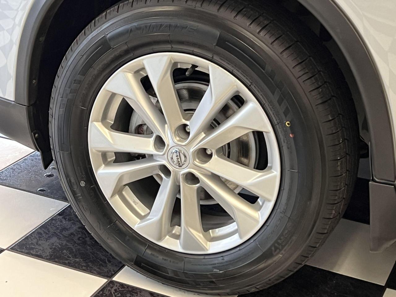 2016 Nissan Rogue SV+New Tires & Brakes+Camera+Bluetooth+A/C - Photo #48