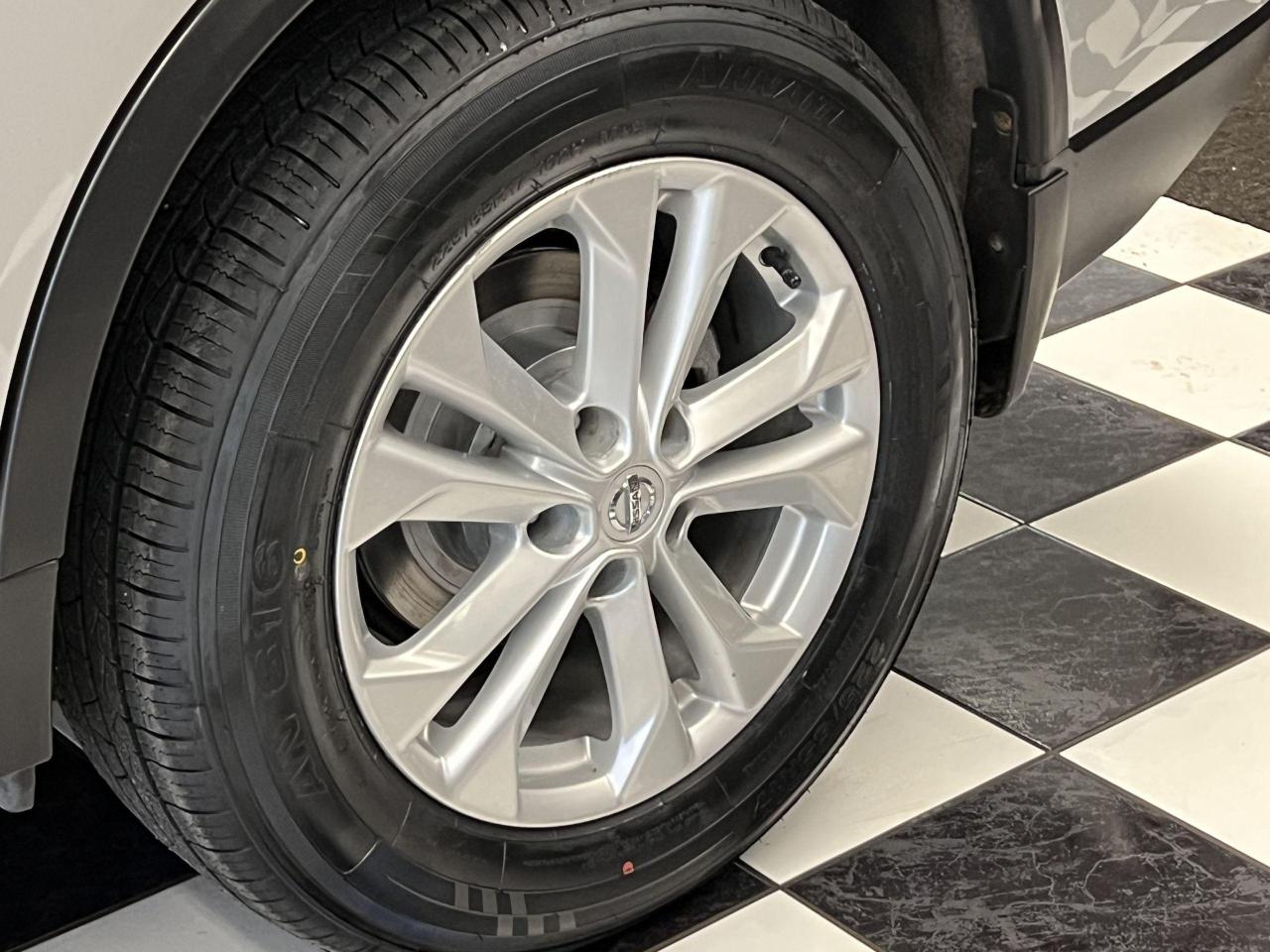 2016 Nissan Rogue SV+New Tires & Brakes+Camera+Bluetooth+A/C - Photo #49