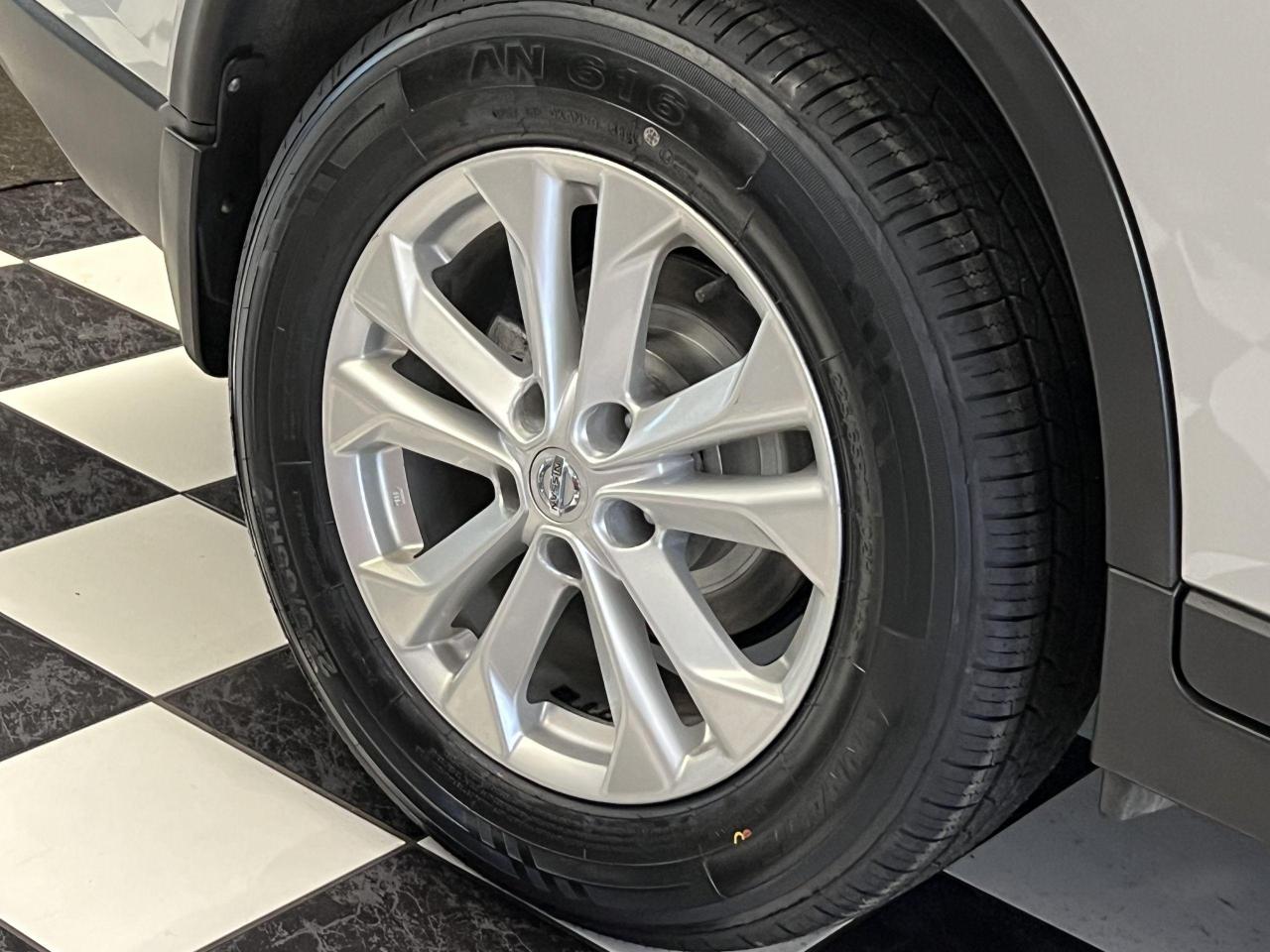 2016 Nissan Rogue SV+New Tires & Brakes+Camera+Bluetooth+A/C - Photo #50