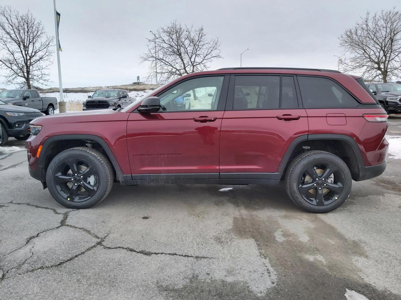 2023 Jeep Grand Cherokee Limited Photo3
