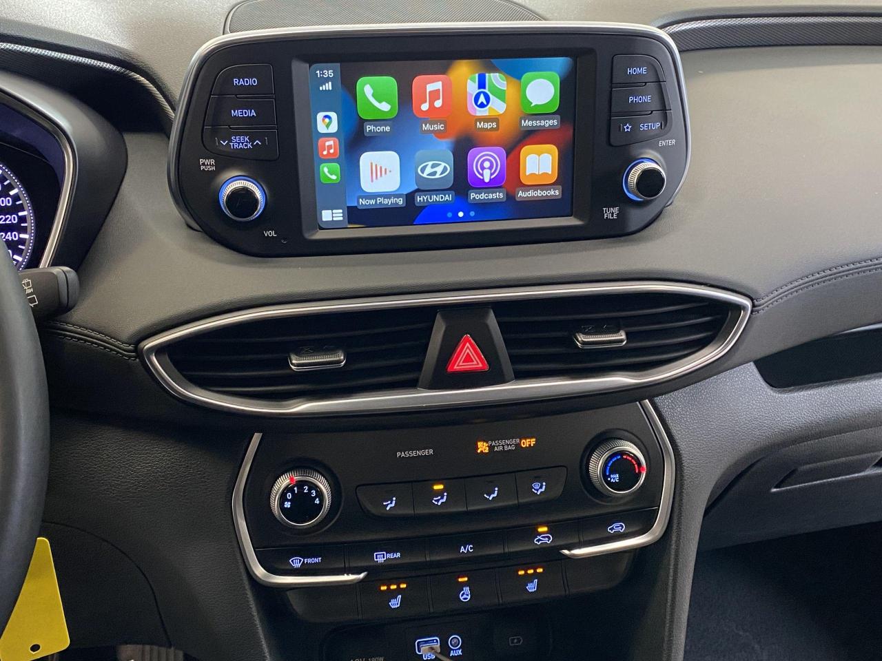 2019 Hyundai Santa Fe Essential AWD+ApplePlay+Camera+CLEAN CARFAX - Photo #10