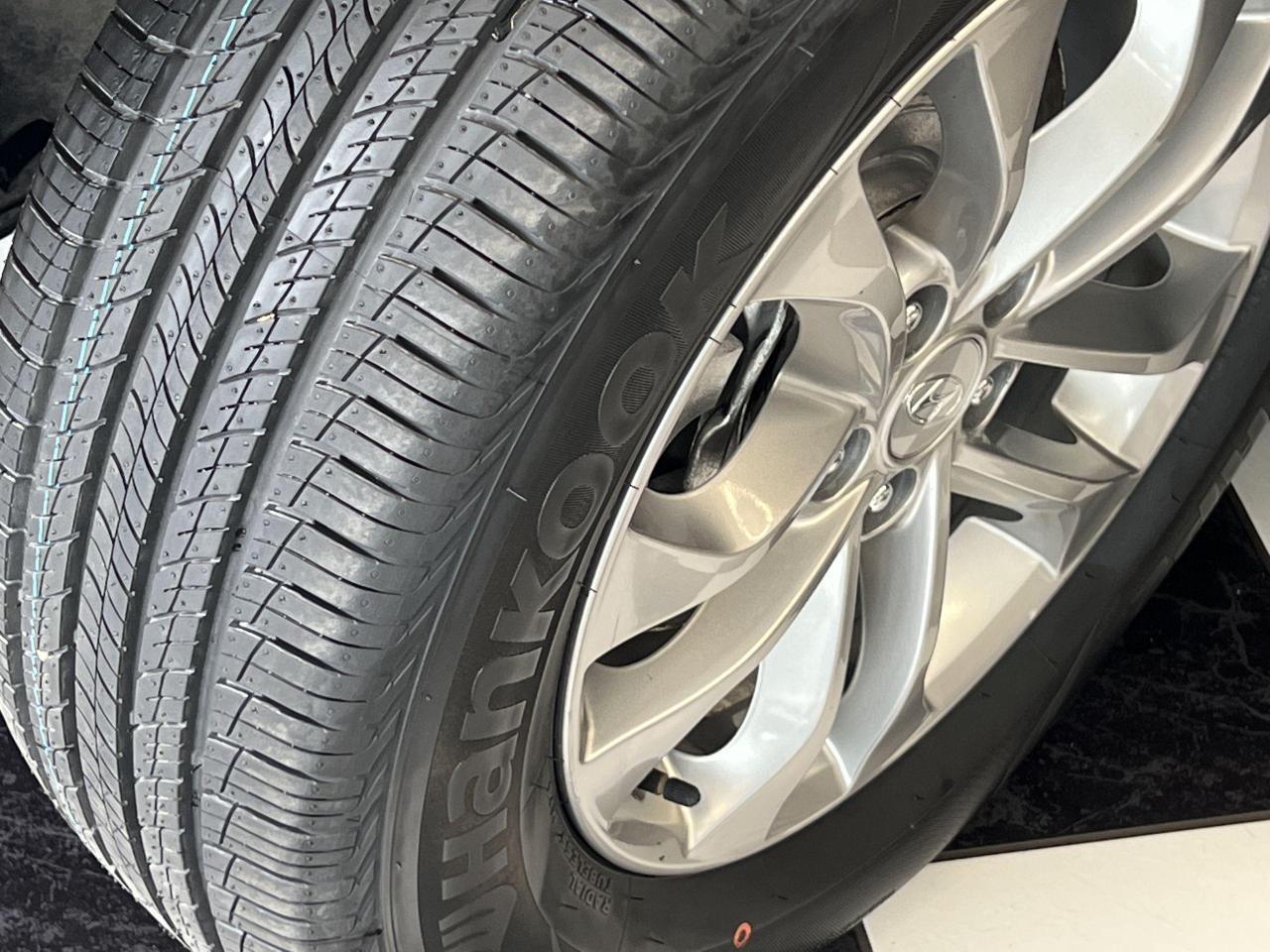 2019 Hyundai Santa Fe Essential AWD+ApplePlay+Camera+CLEAN CARFAX Photo72