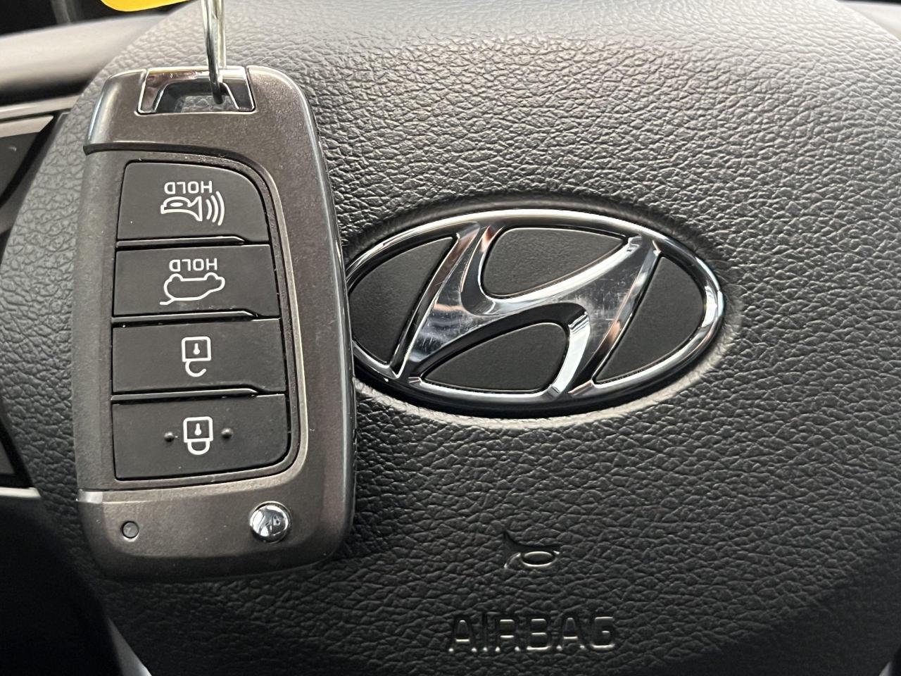 2019 Hyundai Santa Fe Essential AWD+ApplePlay+Camera+CLEAN CARFAX Photo76