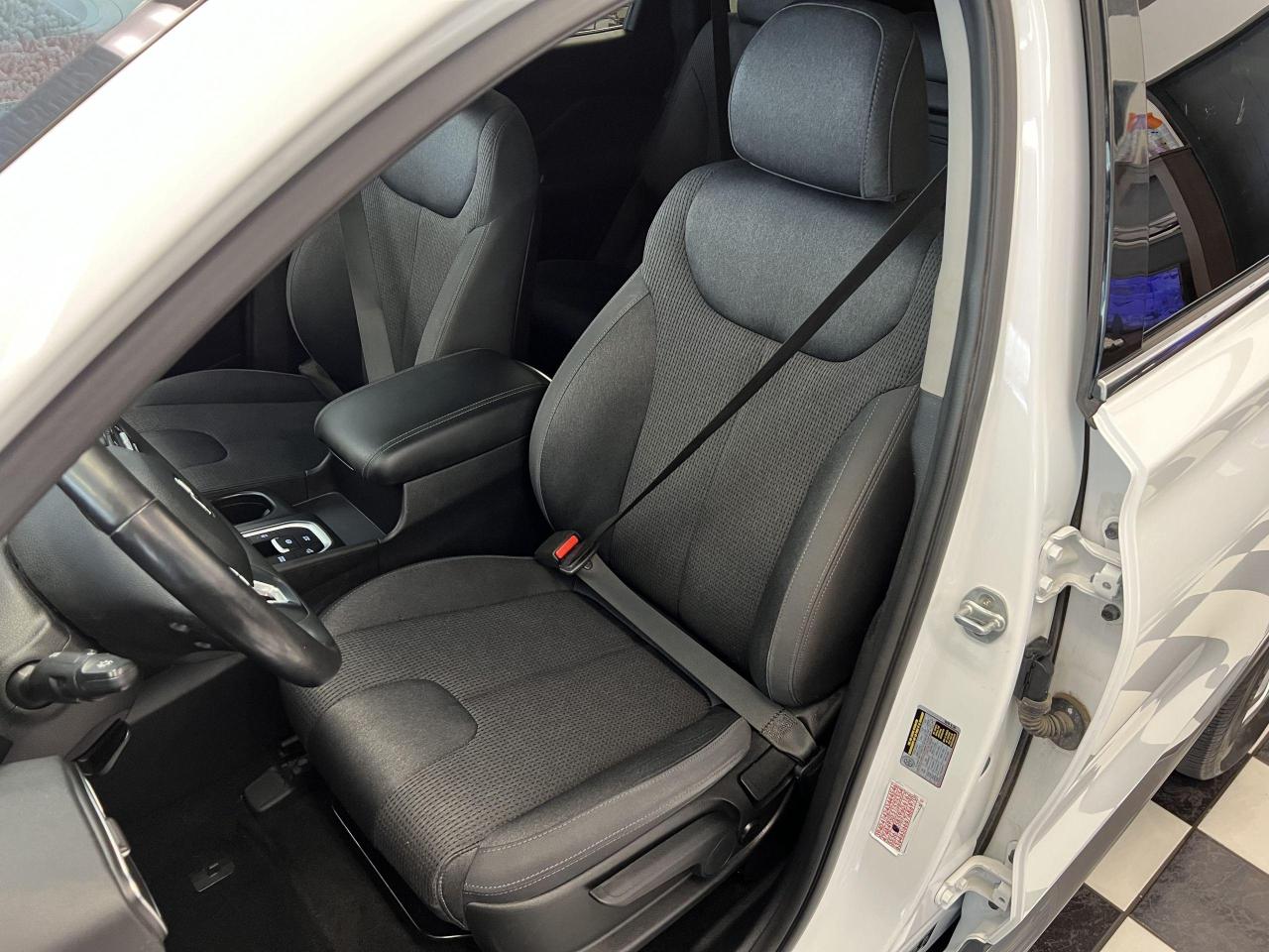 2019 Hyundai Santa Fe Essential AWD+ApplePlay+Camera+CLEAN CARFAX Photo80
