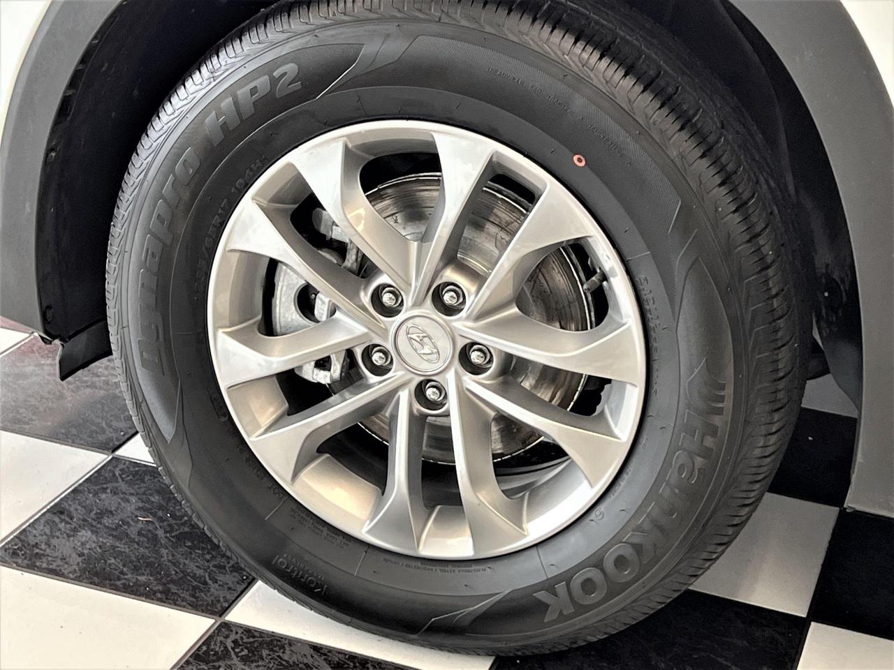2019 Hyundai Santa Fe Essential AWD+ApplePlay+Camera+CLEAN CARFAX Photo109