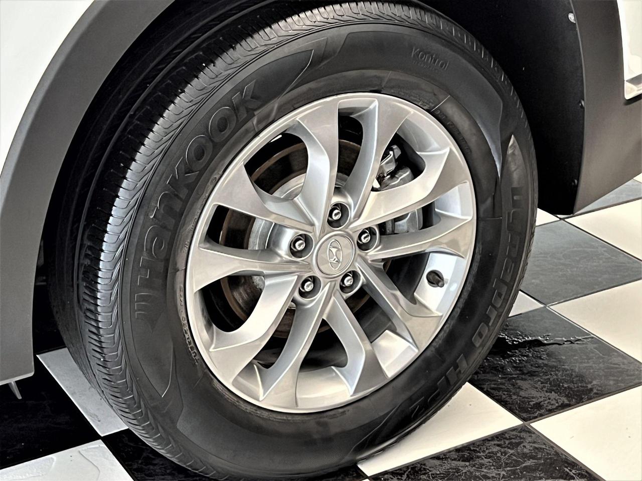 2019 Hyundai Santa Fe Essential AWD+ApplePlay+Camera+CLEAN CARFAX Photo110