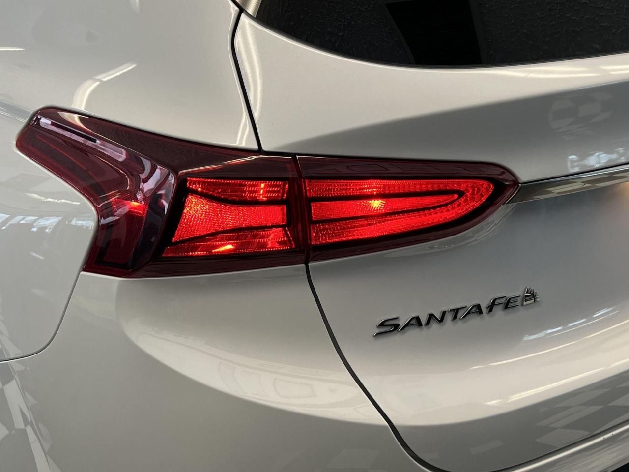 2019 Hyundai Santa Fe Essential AWD+ApplePlay+Camera+CLEAN CARFAX - Photo #57