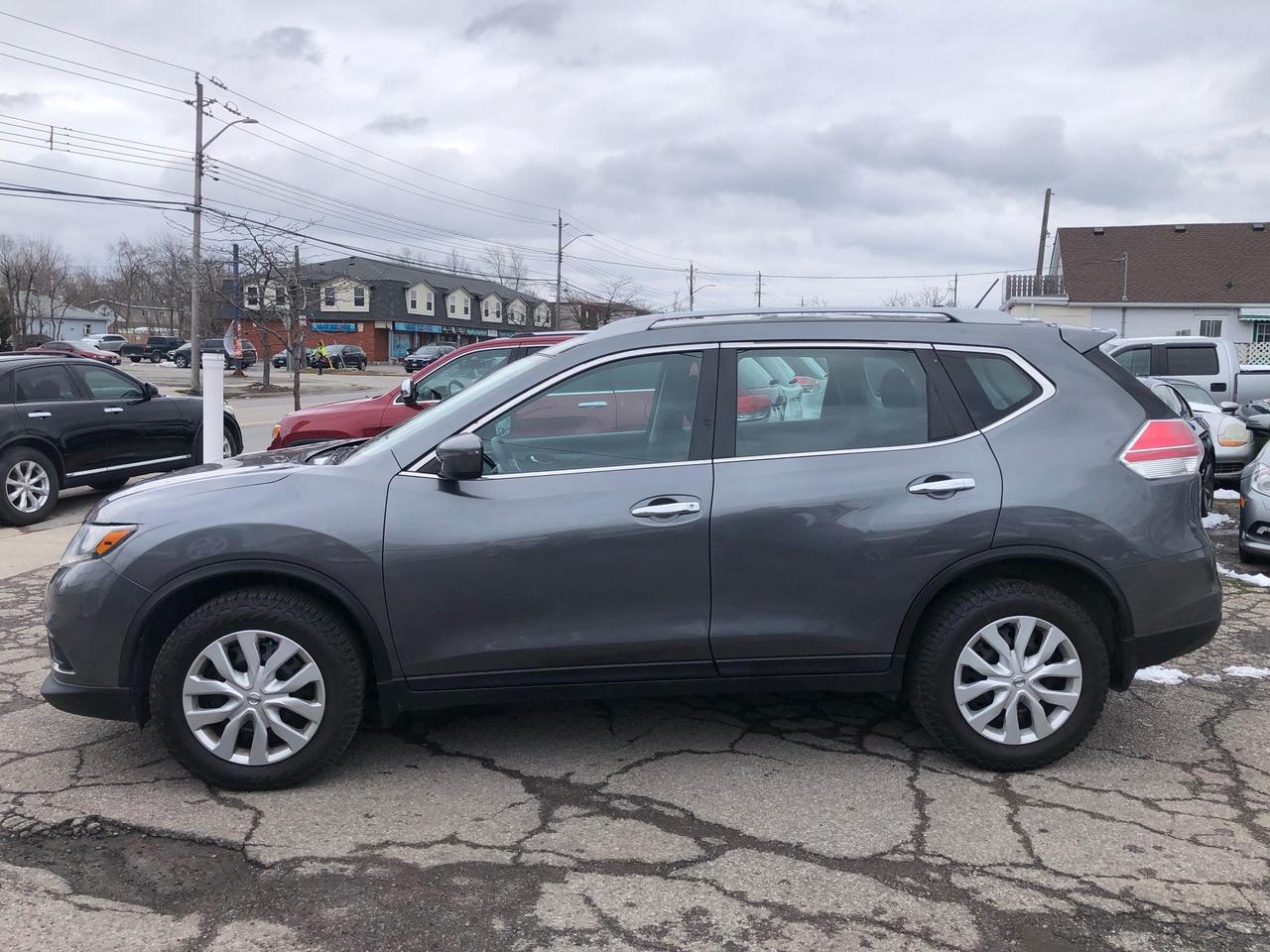2016 Nissan Rogue FWD 4dr S Photo1