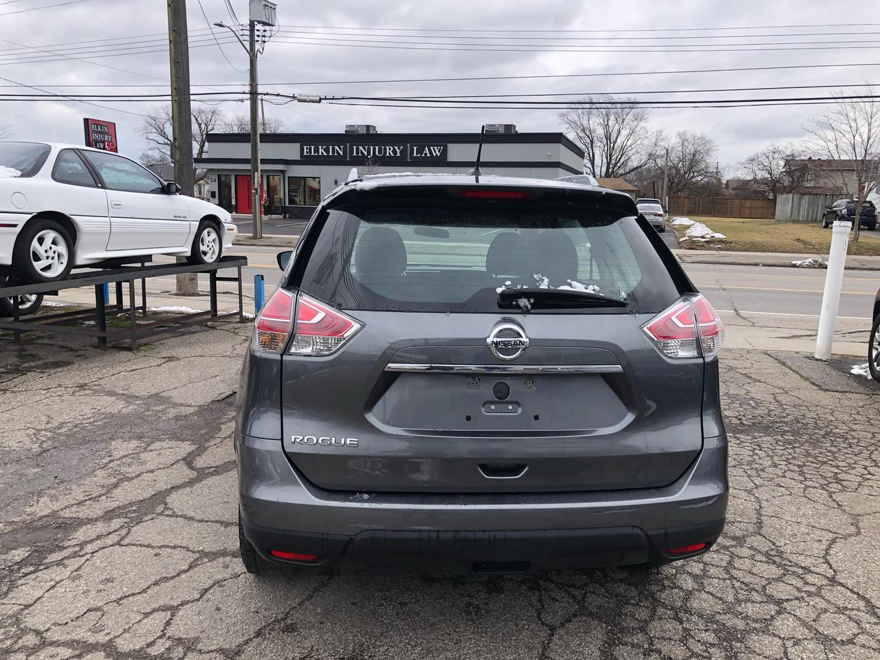 2016 Nissan Rogue FWD 4dr S Photo2