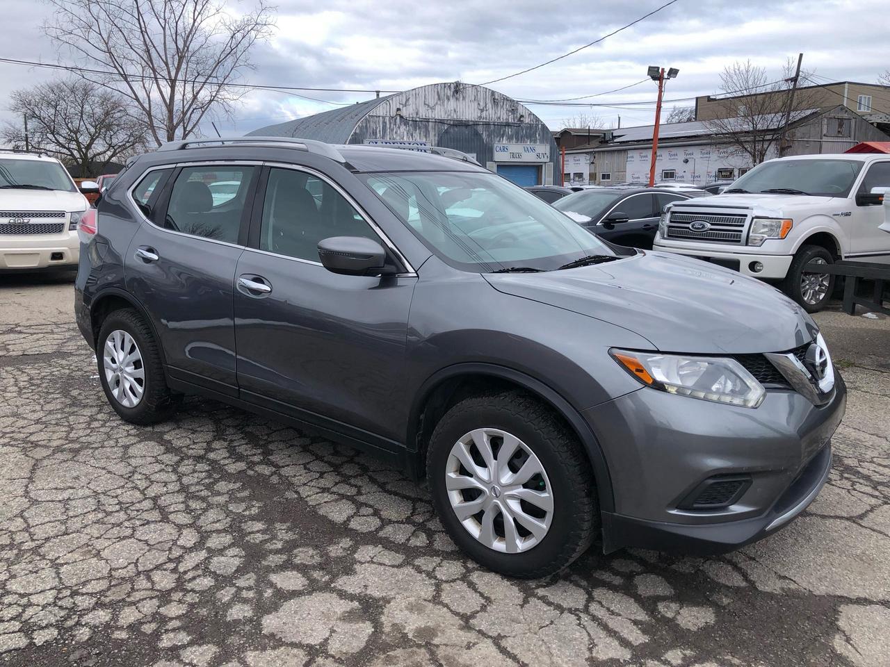2016 Nissan Rogue FWD 4dr S Photo3