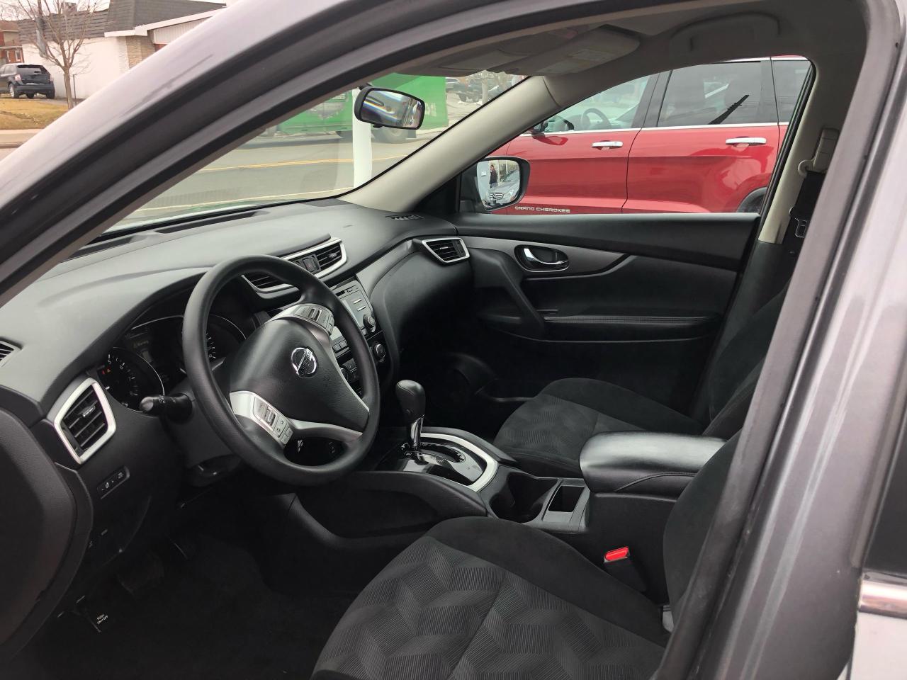 2016 Nissan Rogue FWD 4dr S Photo4