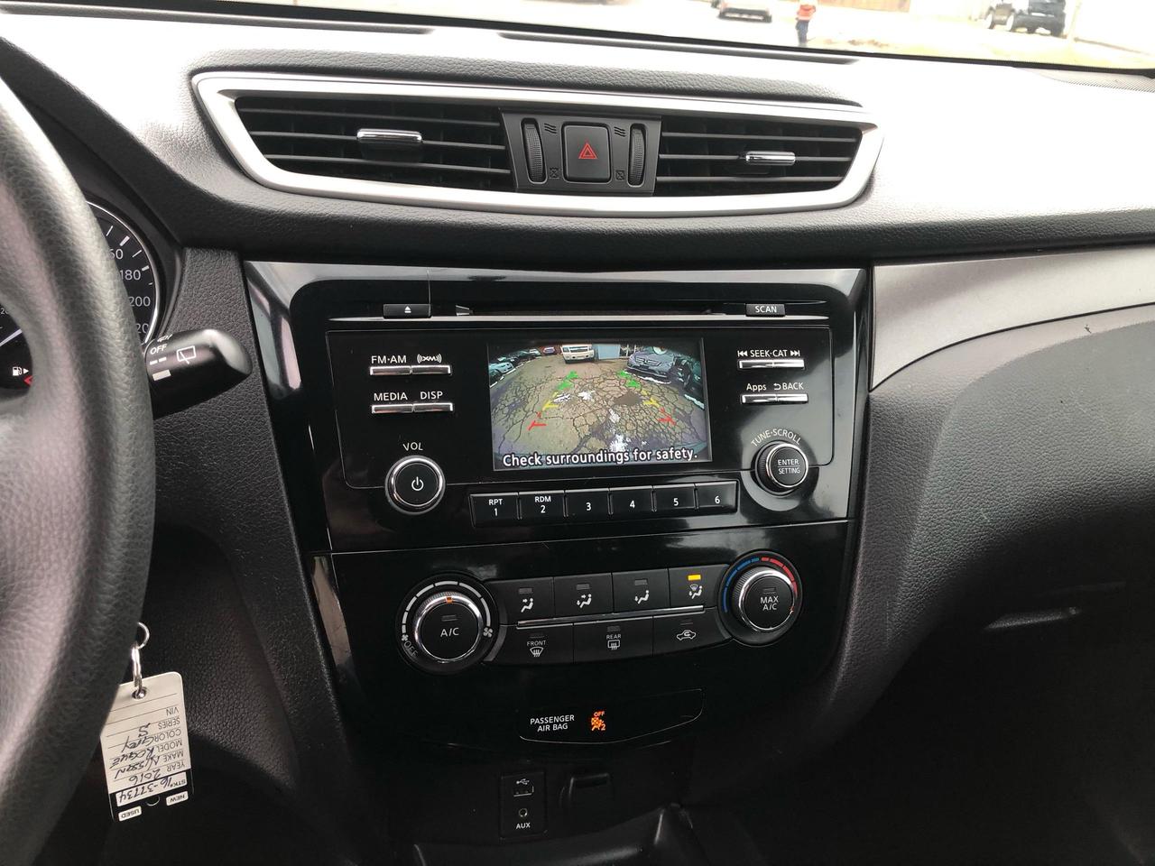 2016 Nissan Rogue FWD 4dr S Photo