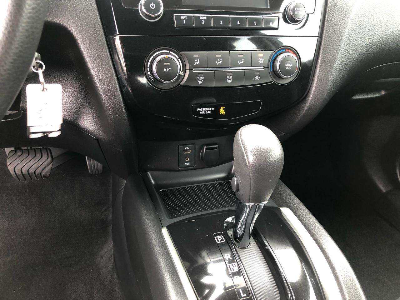 2016 Nissan Rogue FWD 4dr S Photo
