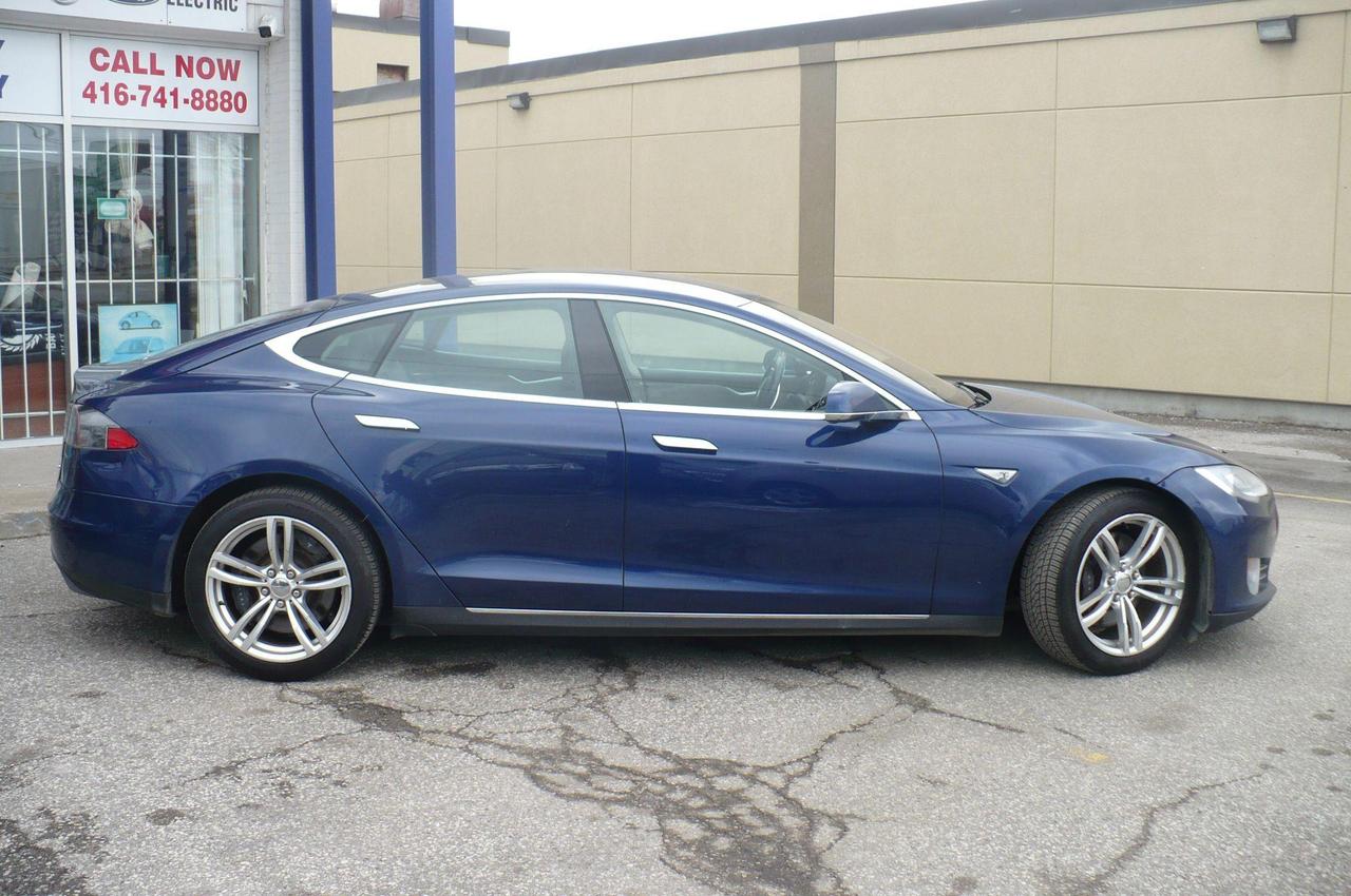 2015 Tesla Model S 4dr Sdn AWD 70D Photo1