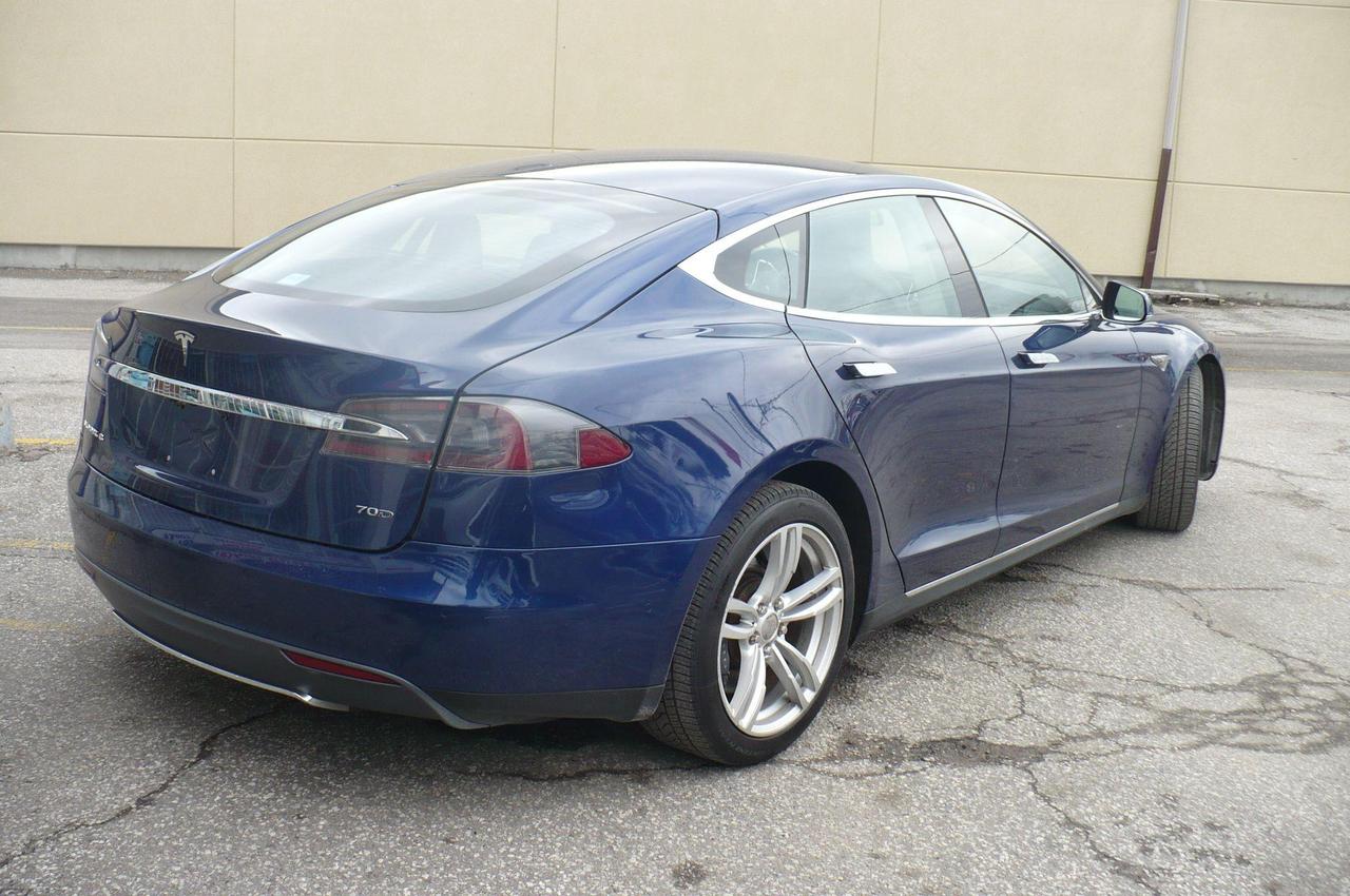 2015 Tesla Model S 4dr Sdn AWD 70D Photo