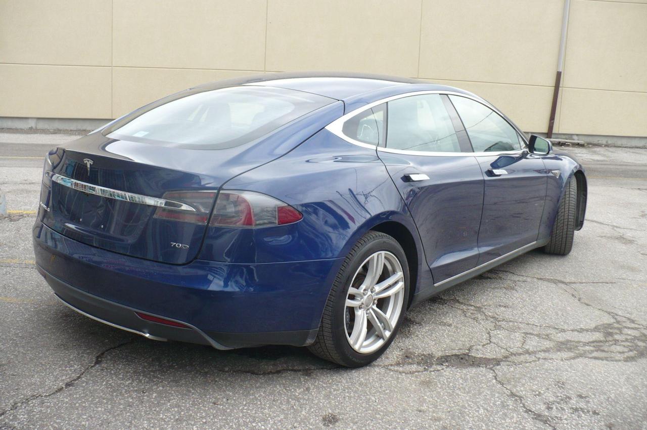 2015 Tesla Model S 4dr Sdn AWD 70D Photo2