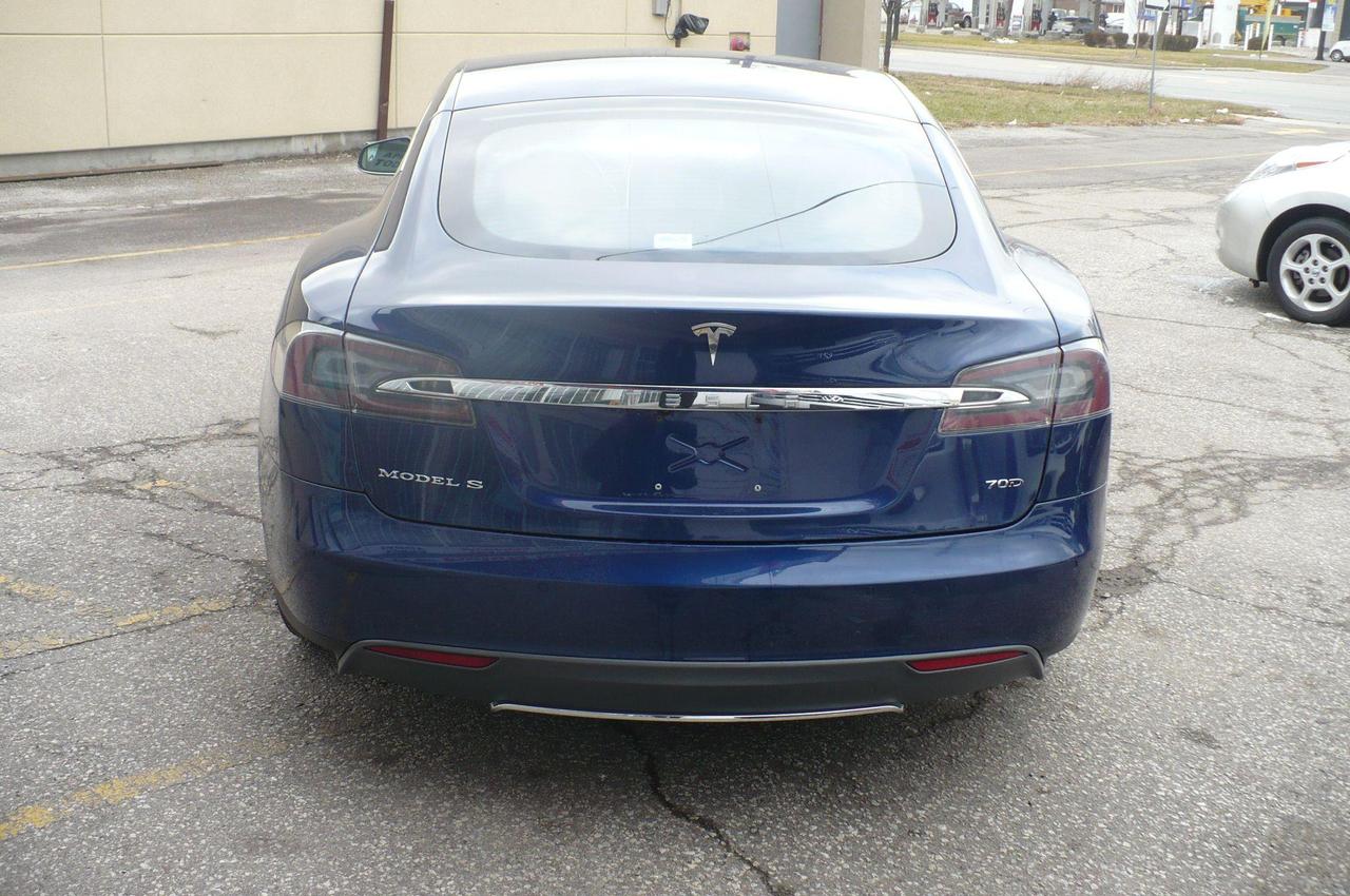 2015 Tesla Model S 4dr Sdn AWD 70D Photo