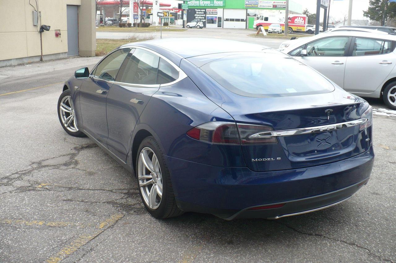 2015 Tesla Model S 4dr Sdn AWD 70D Photo