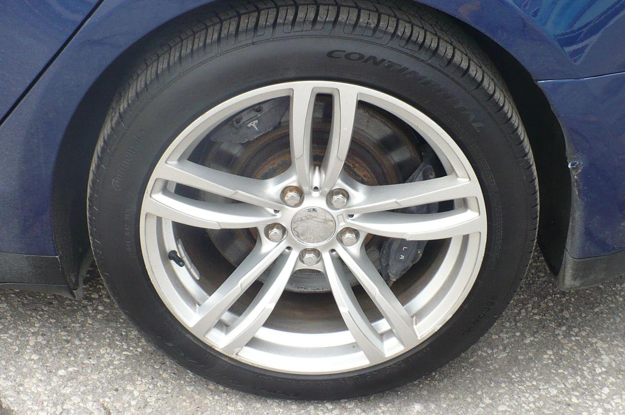2015 Tesla Model S 4dr Sdn AWD 70D Photo