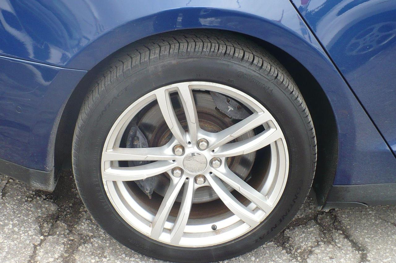 2015 Tesla Model S 4dr Sdn AWD 70D Photo
