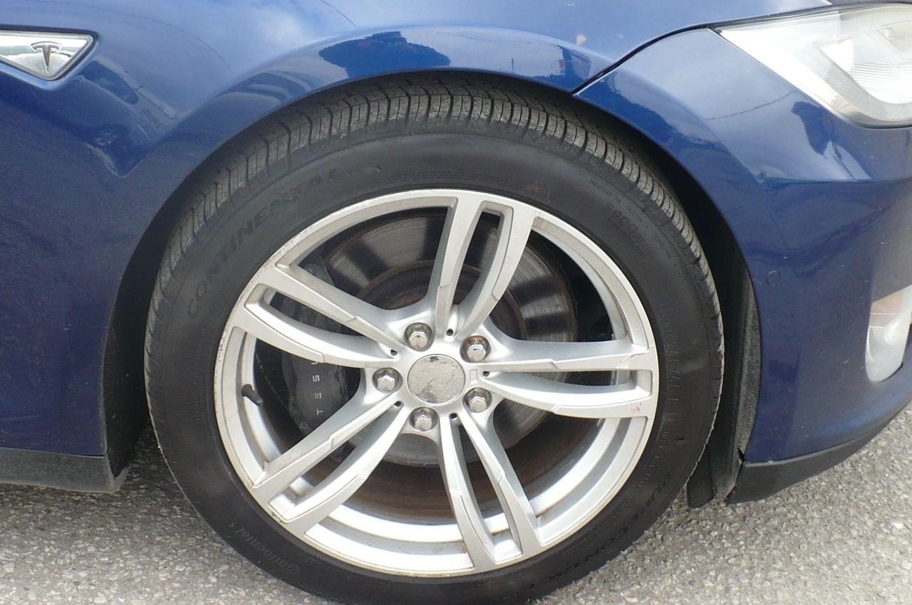 2015 Tesla Model S 4dr Sdn AWD 70D Photo
