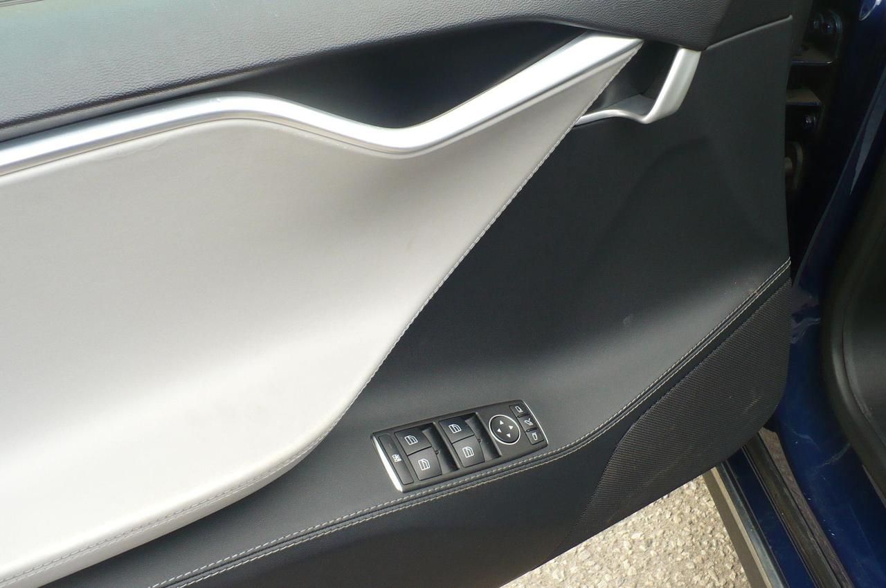 2015 Tesla Model S 4dr Sdn AWD 70D Photo