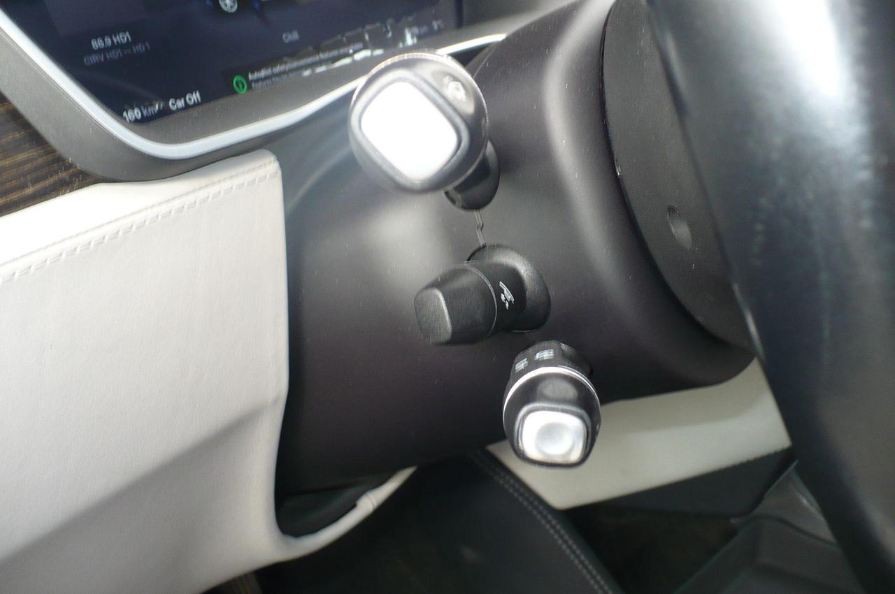 2015 Tesla Model S 4dr Sdn AWD 70D Photo