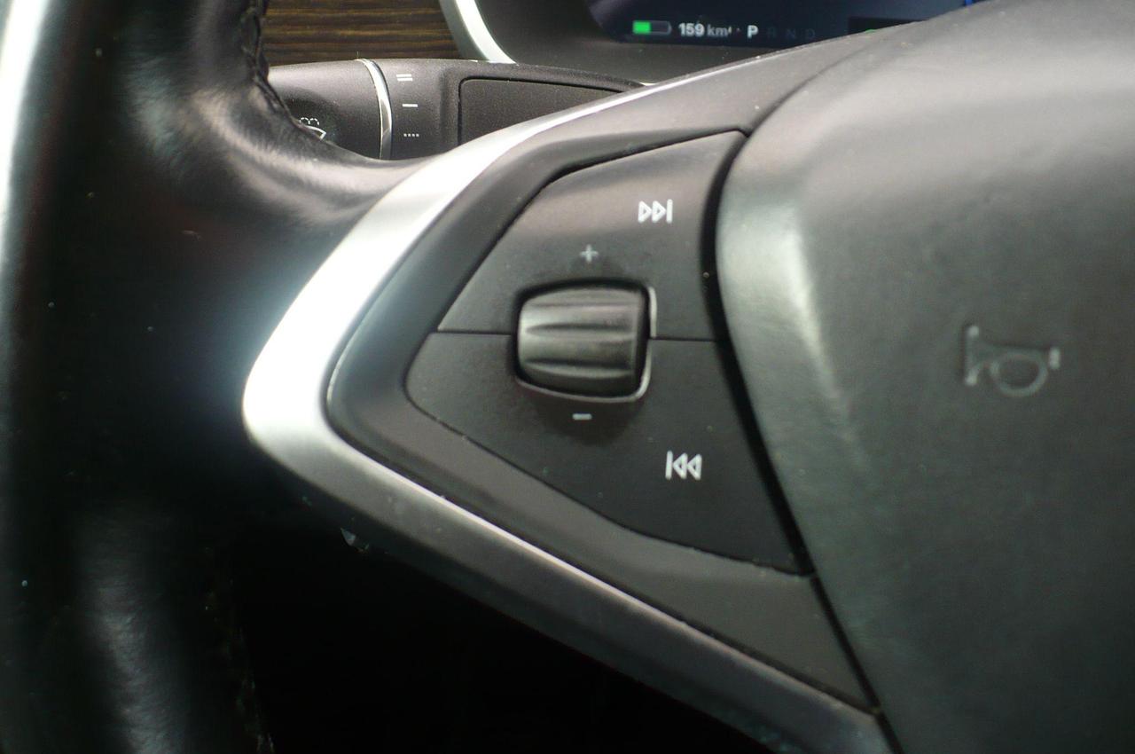 2015 Tesla Model S 4dr Sdn AWD 70D Photo