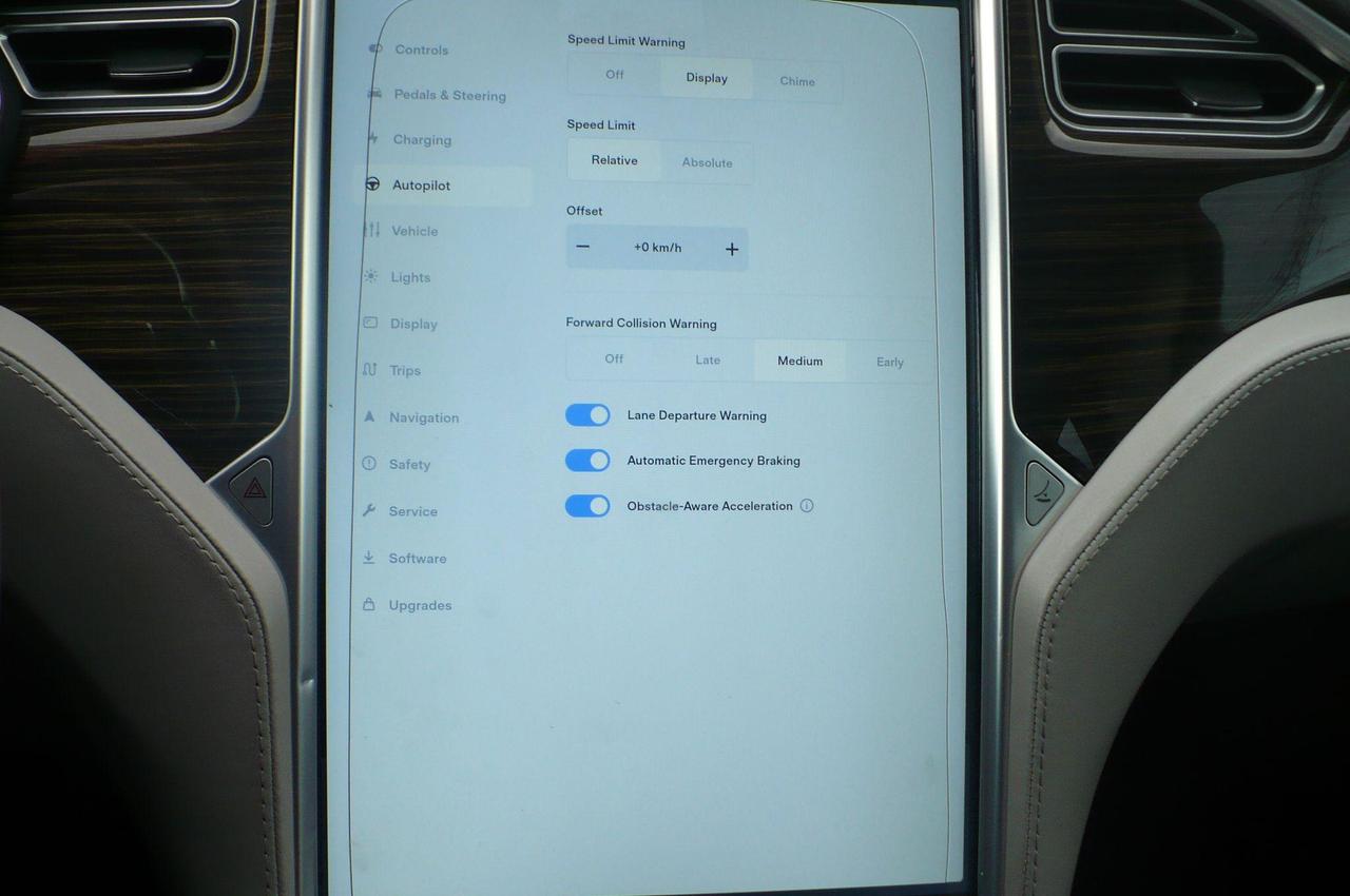 2015 Tesla Model S 4dr Sdn AWD 70D Photo
