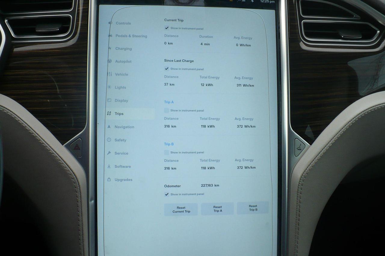 2015 Tesla Model S 4dr Sdn AWD 70D Photo