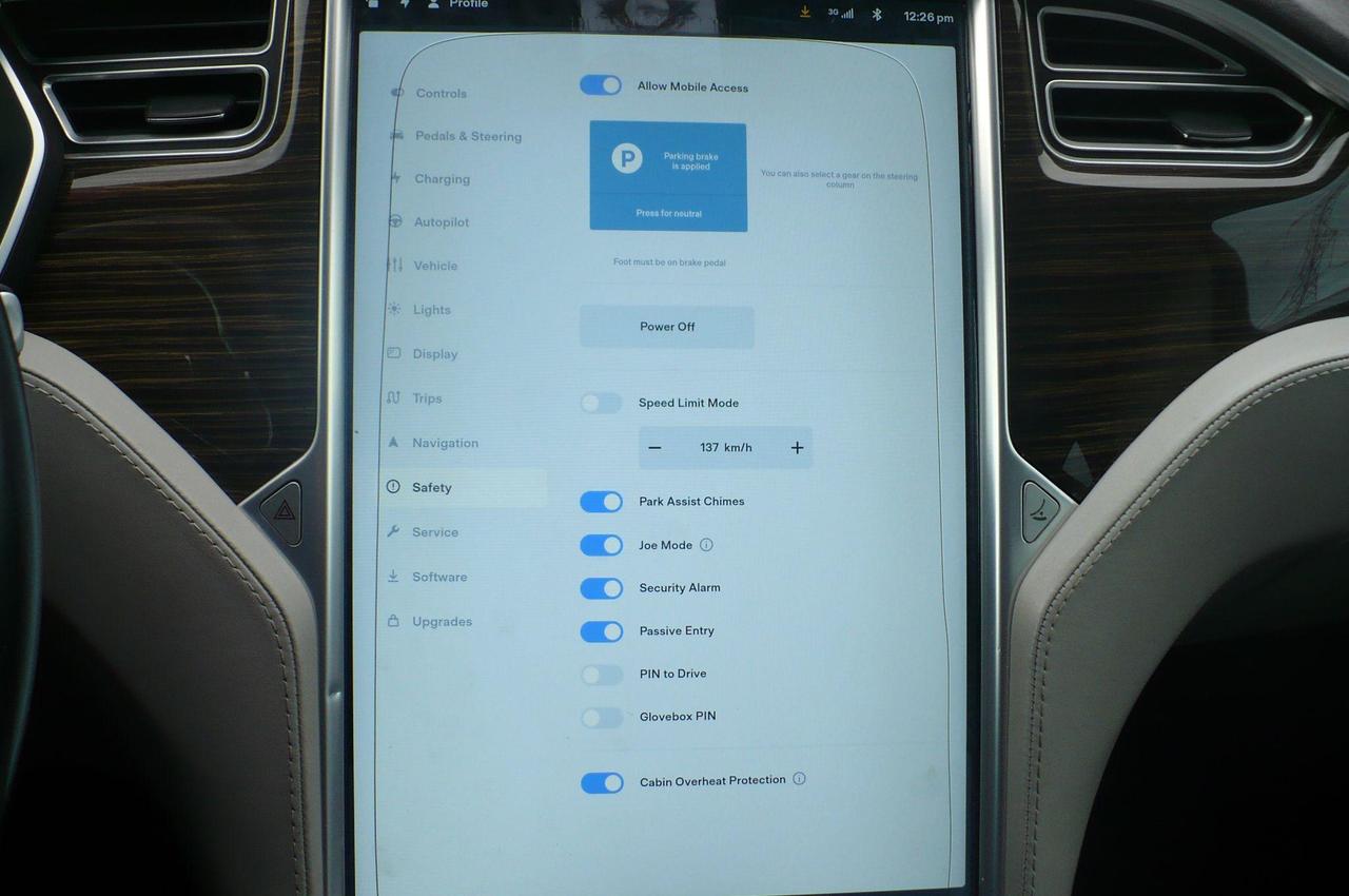 2015 Tesla Model S 4dr Sdn AWD 70D Photo