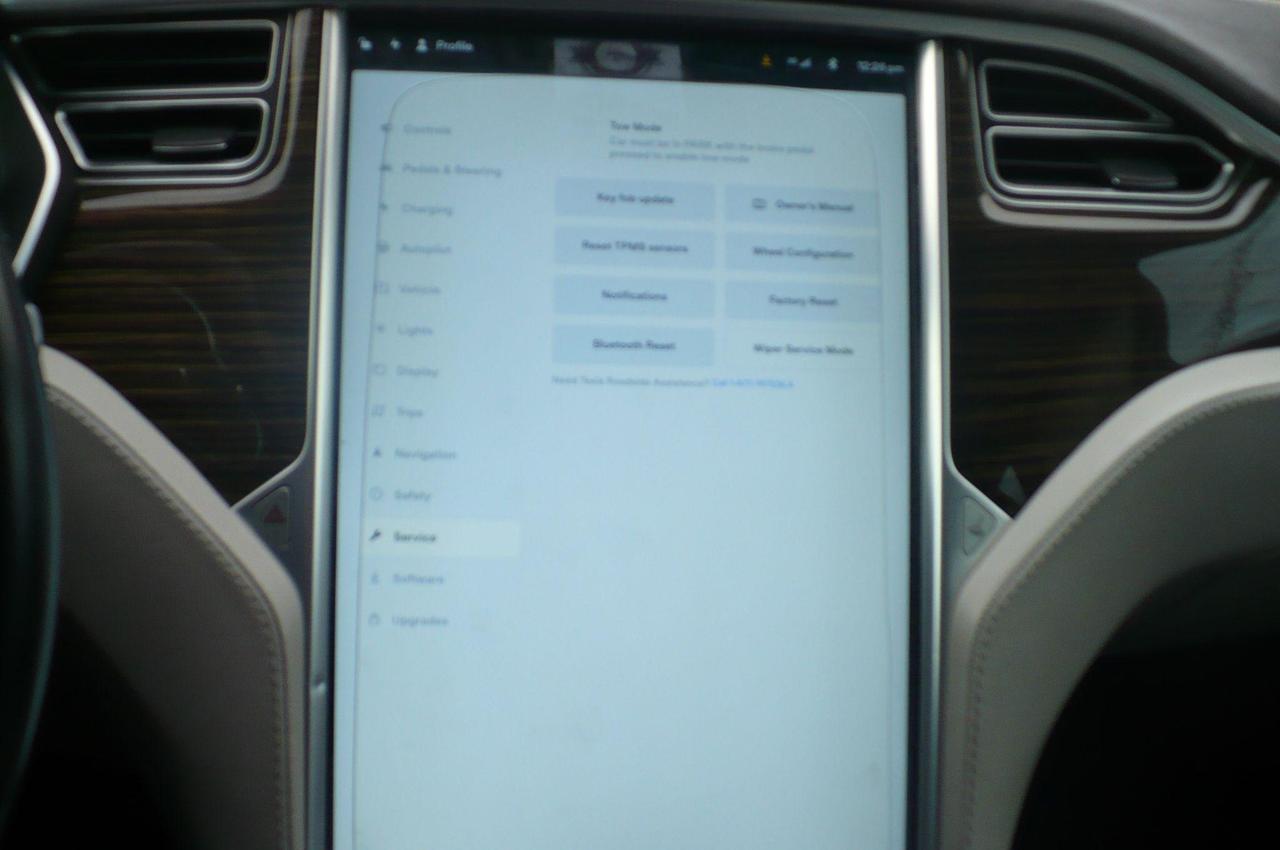 2015 Tesla Model S 4dr Sdn AWD 70D Photo
