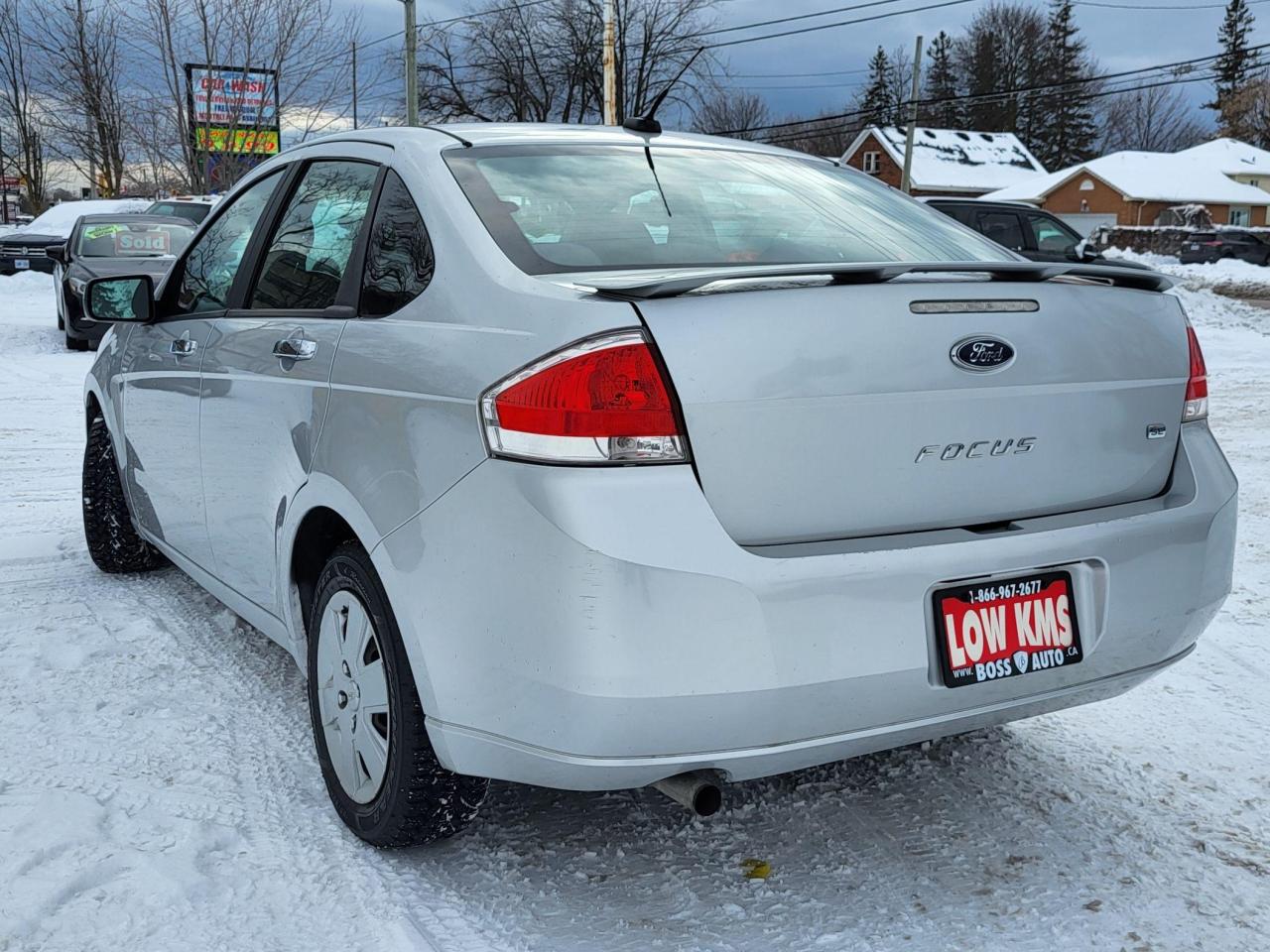 2011 Ford Focus SE Photo2