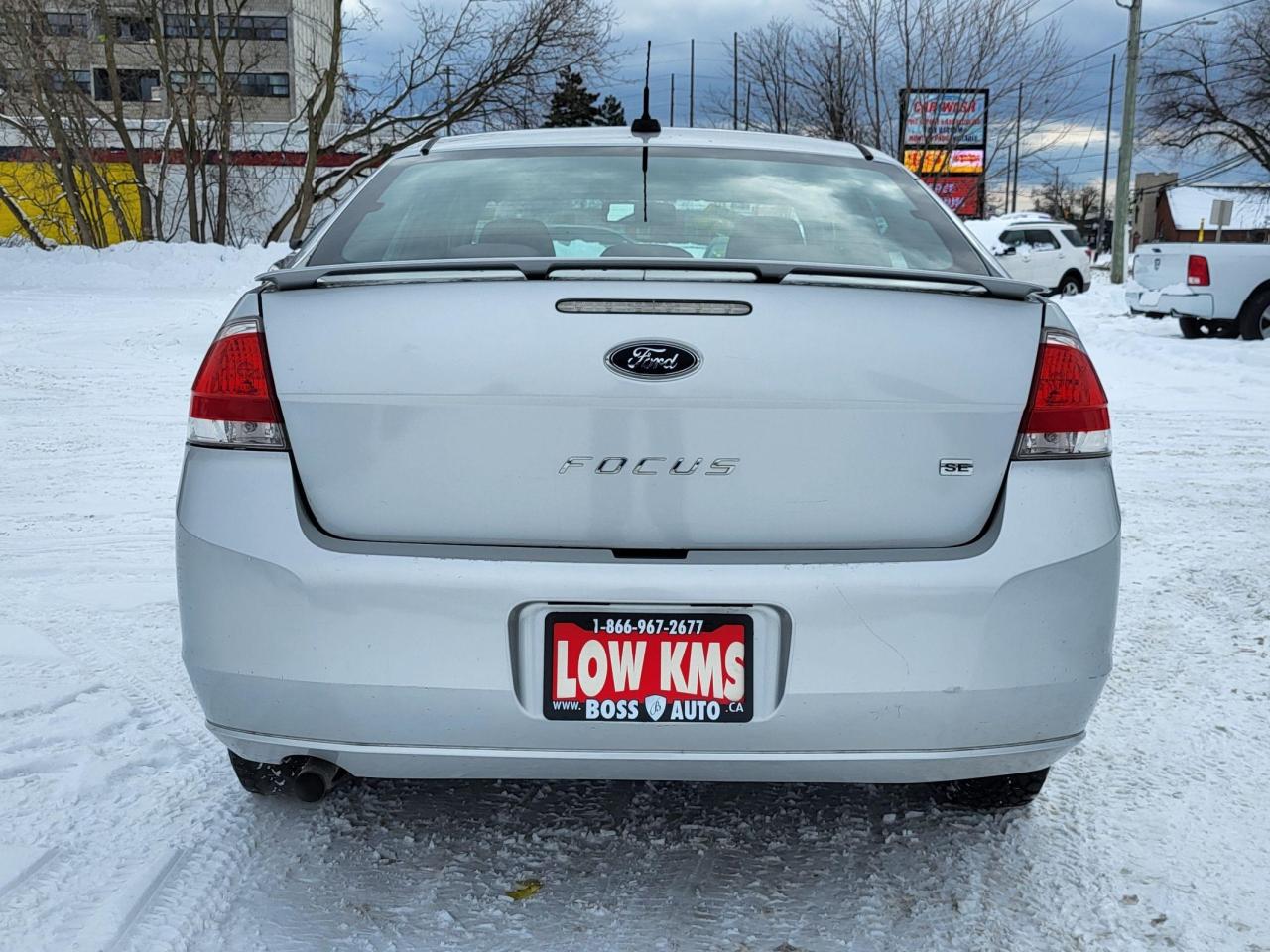 2011 Ford Focus SE Photo3