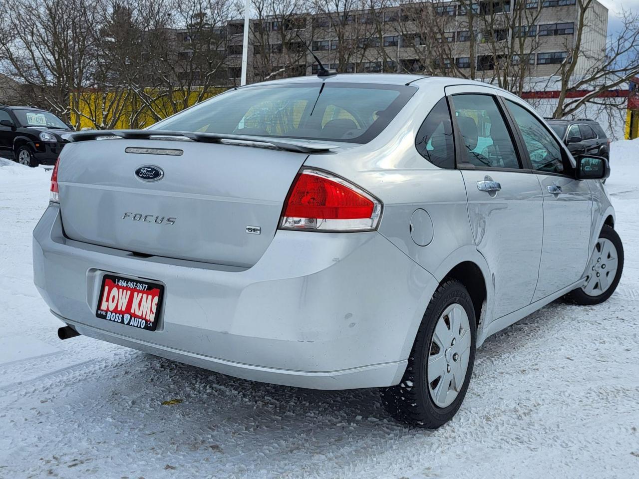 2011 Ford Focus SE Photo4