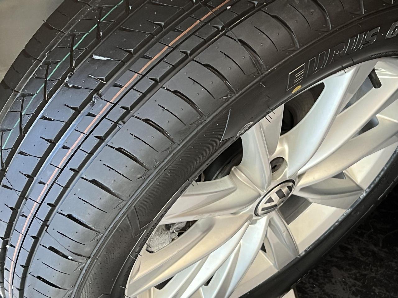 2015 Volkswagen Tiguan Highline+New Tires+Brakes+PanoRoof+CAM+CLEANCARFAX - Photo #12