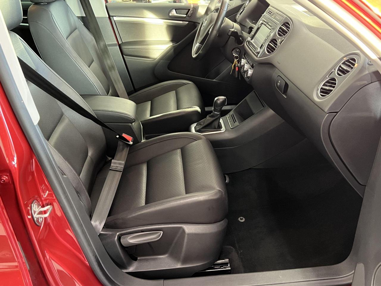 2015 Volkswagen Tiguan Highline+New Tires+Brakes+PanoRoof+CAM+CLEANCARFAX - Photo #22