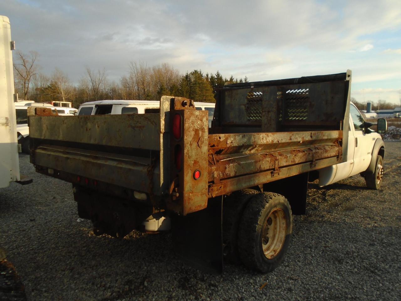 2005 Ford F-450 Crew Cab 176  WB 60  CA XL