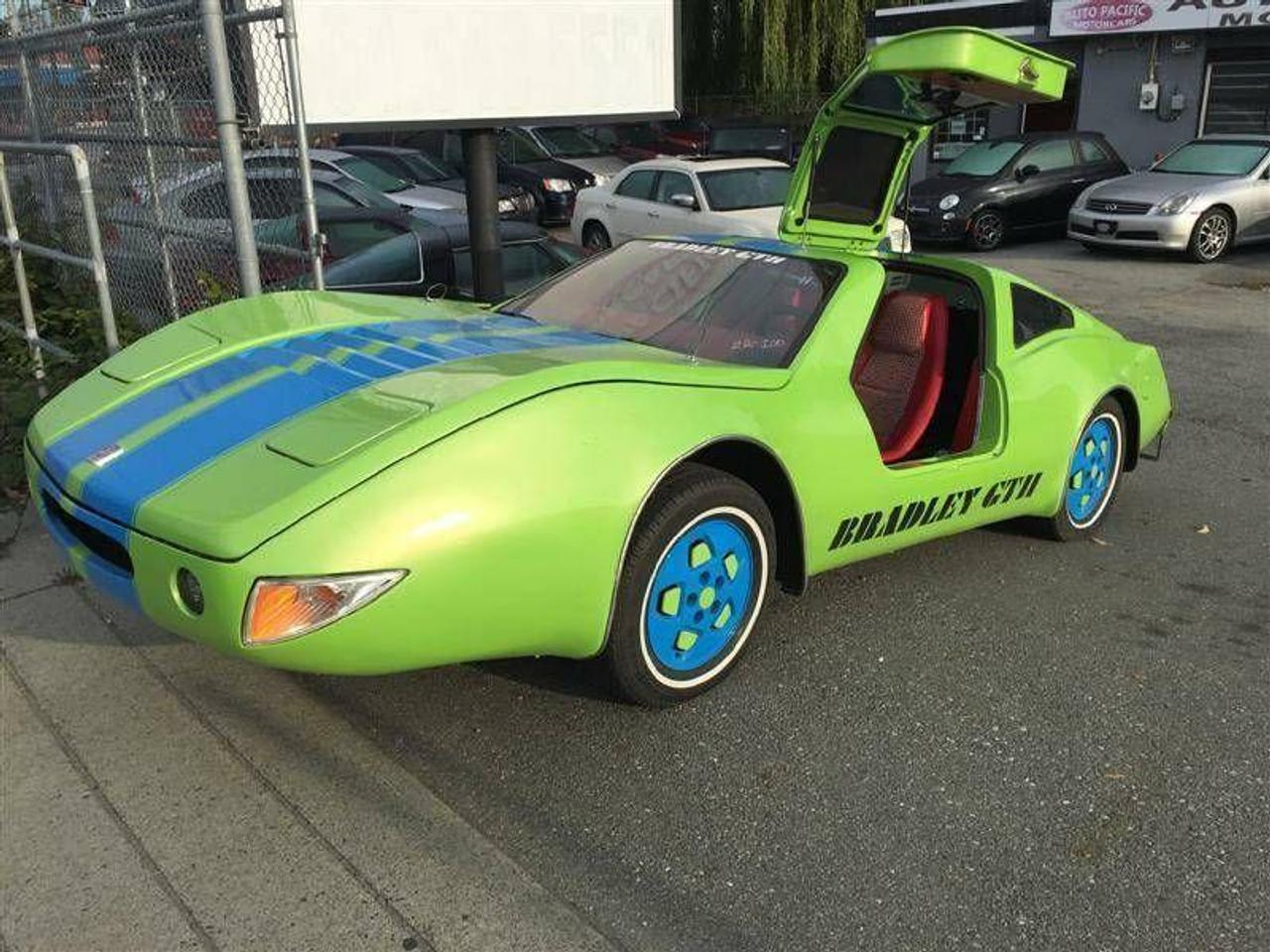 <p>RARE BRADLEY CUSTOM BUILD&nbsp;&nbsp;&nbsp; ONLY ONE IN EXISTENCE WITH A FUEL INJECTED FRONT END, FWD.&nbsp;&nbsp; VERY COOL ADVERTISING GULL-WING</p>