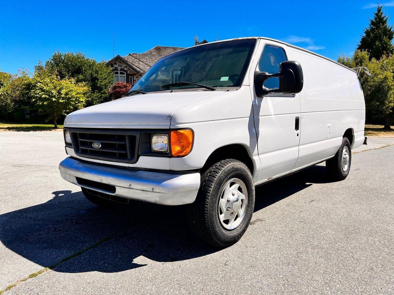 Photo of White 2006 Ford Econoline
