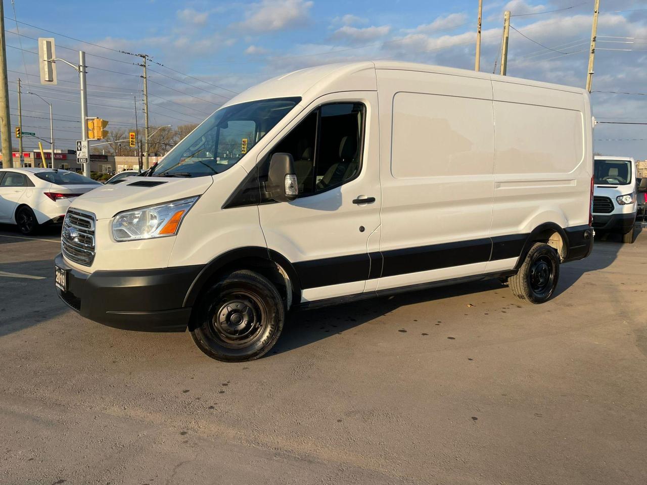 2019 Ford Transit T-250 148" Med Rf 9000 GVWR Sliding LOW KM B-TOOTH - Photo #1