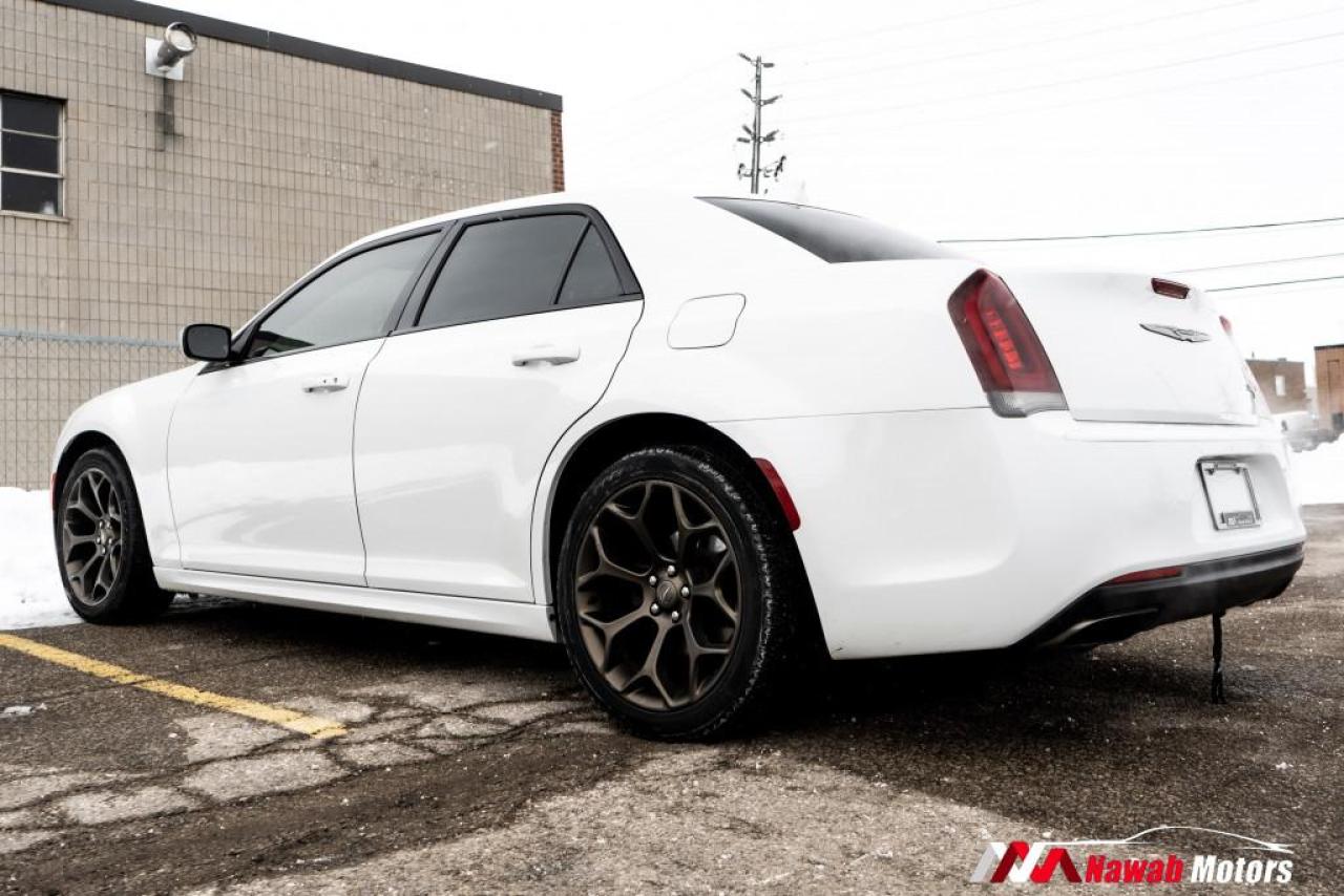 2018 Chrysler 300 300S RWD|LEATHER INTERIOR|BEATS AUDIO|PANORAMIC ROOF|ALLOYS| Photo3