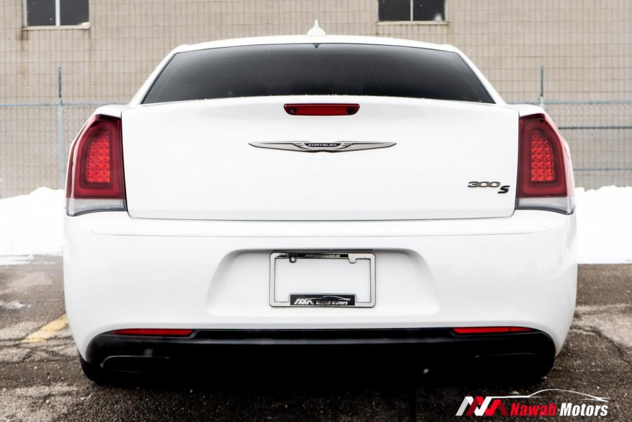 2018 Chrysler 300 300S RWD|LEATHER INTERIOR|BEATS AUDIO|PANORAMIC ROOF|ALLOYS| Photo4